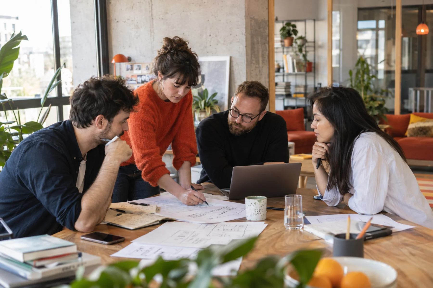 Équipe créative réunie autour d’un projet web